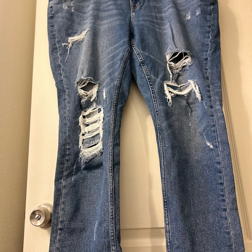 Vigoss Women's Ripped Jeans